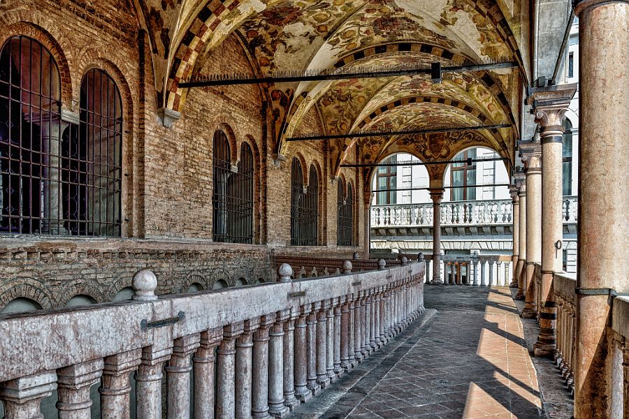12 - Palazzo della Ragione.JPG